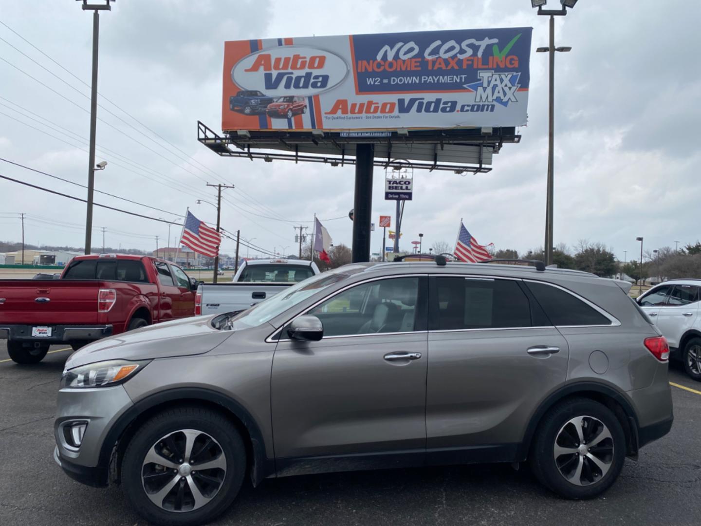 2017 TAN Kia Sorento EX 2WD (5XYPH4A17HG) with an 2.4L L4 DOHC 16V engine, 6A transmission, located at 420 I-35E, Lancaster, TX, 75146, (469) 297-4144, 32.593929, -96.823685 - Photo#0